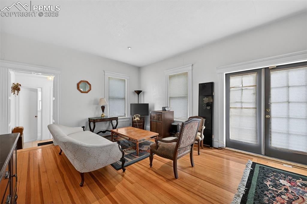 Image 13 of 44: Dining Area