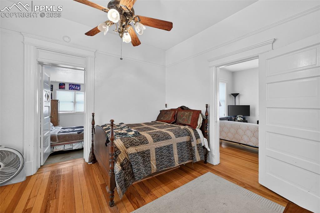 Image 15 of 44: Bedroom