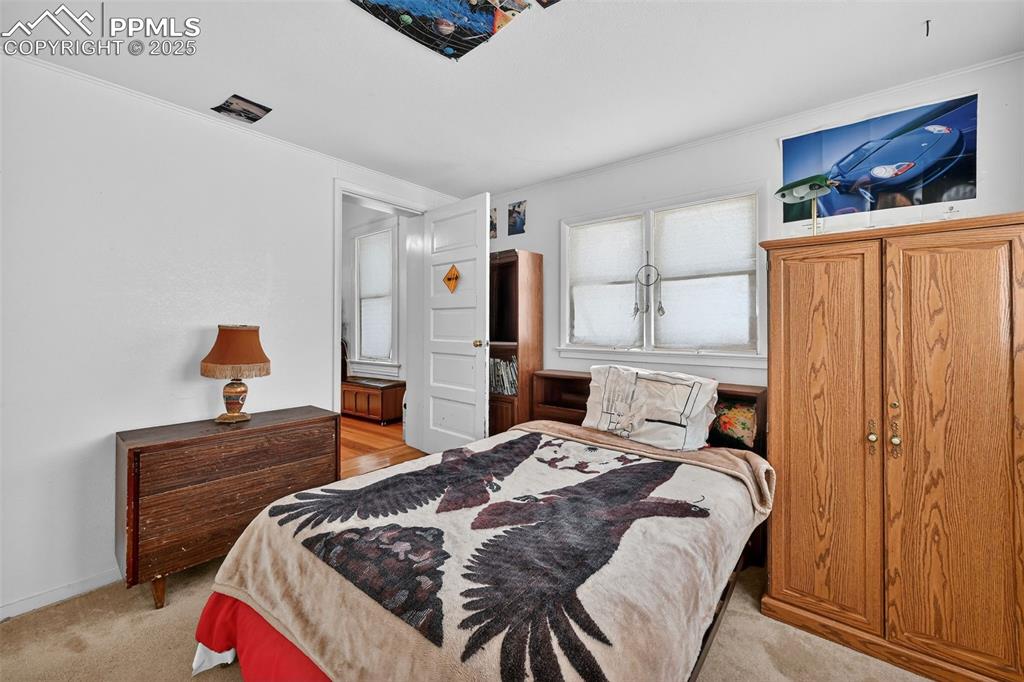 Image 17 of 44: Bedroom