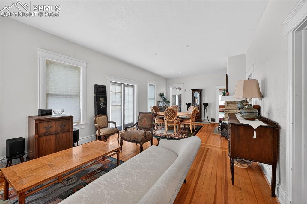 Image 20 of 44: Living Room