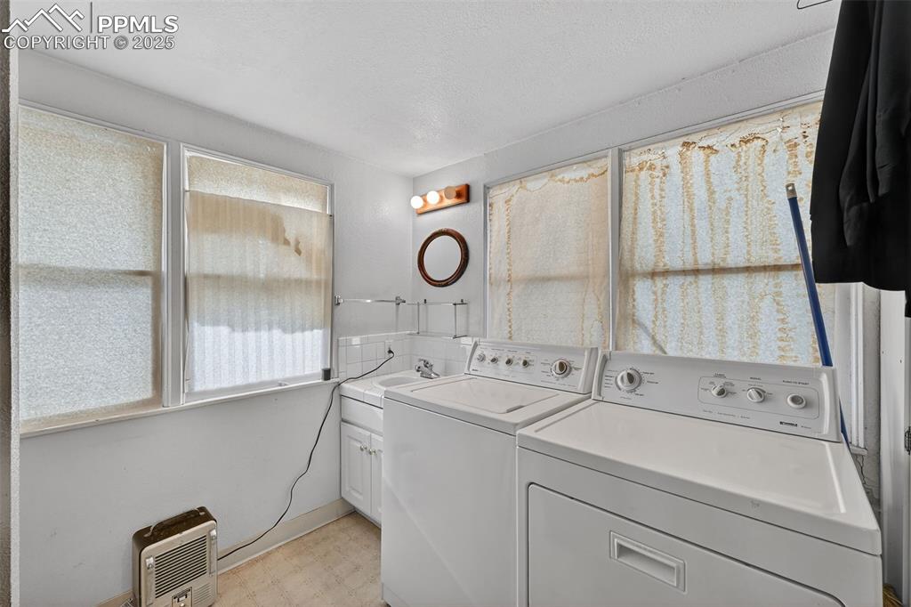 Image 24 of 44: Laundry