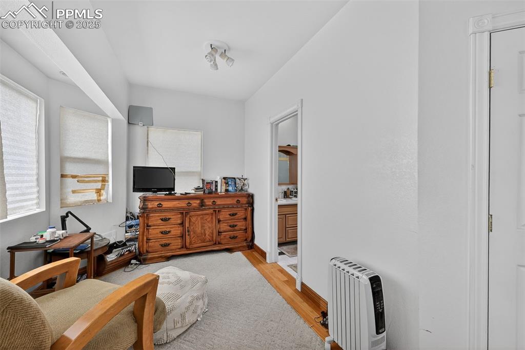 Image 27 of 44: Sitting Room