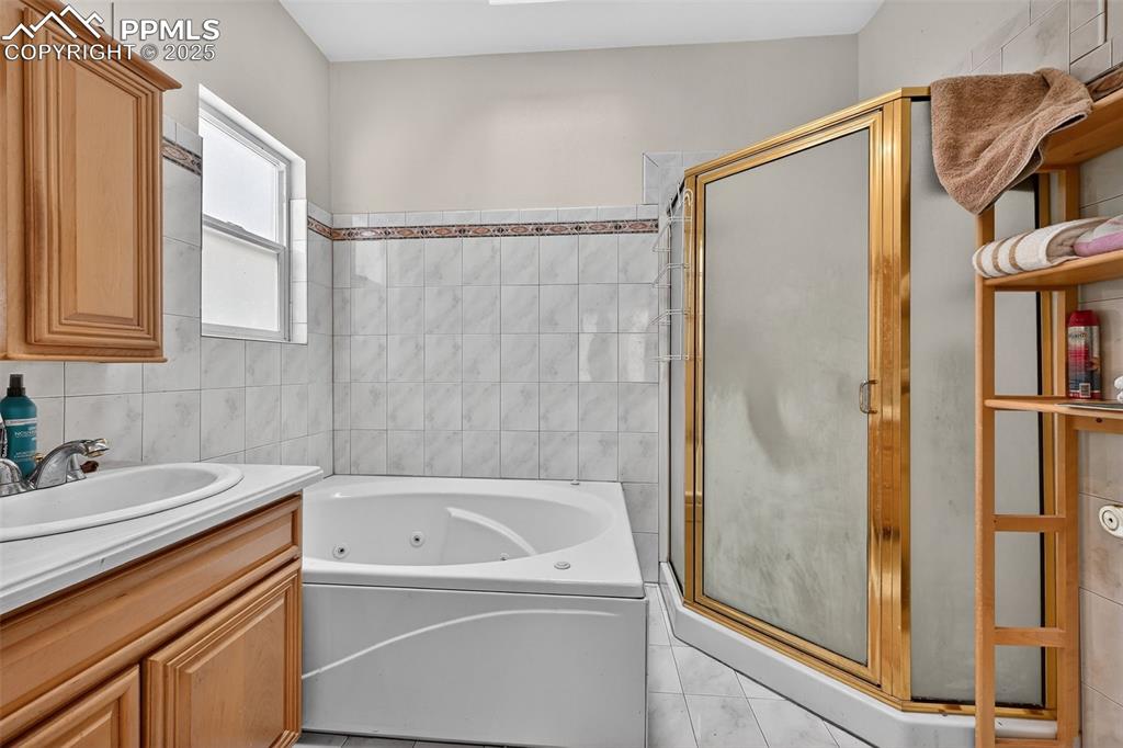 Image 29 of 44: Bathroom