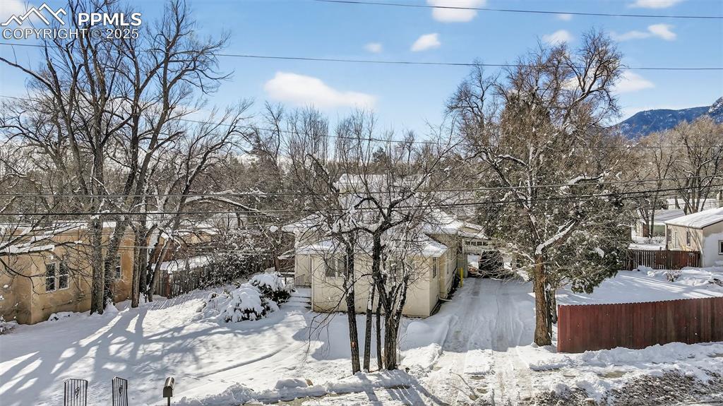 Image 35 of 44: Yard