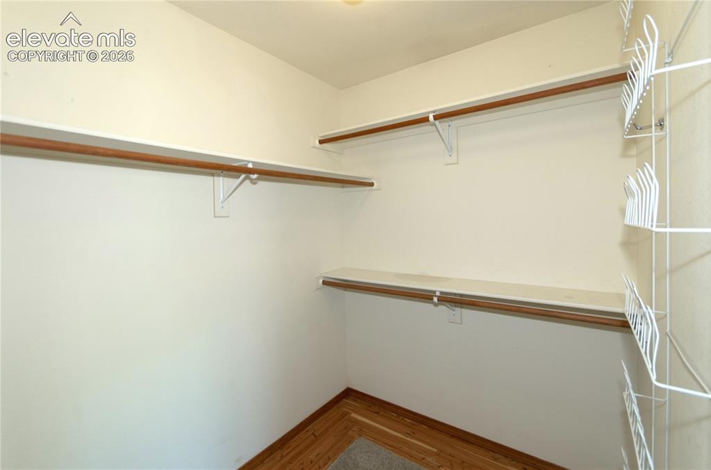 Image 15 of 45: Kitchen