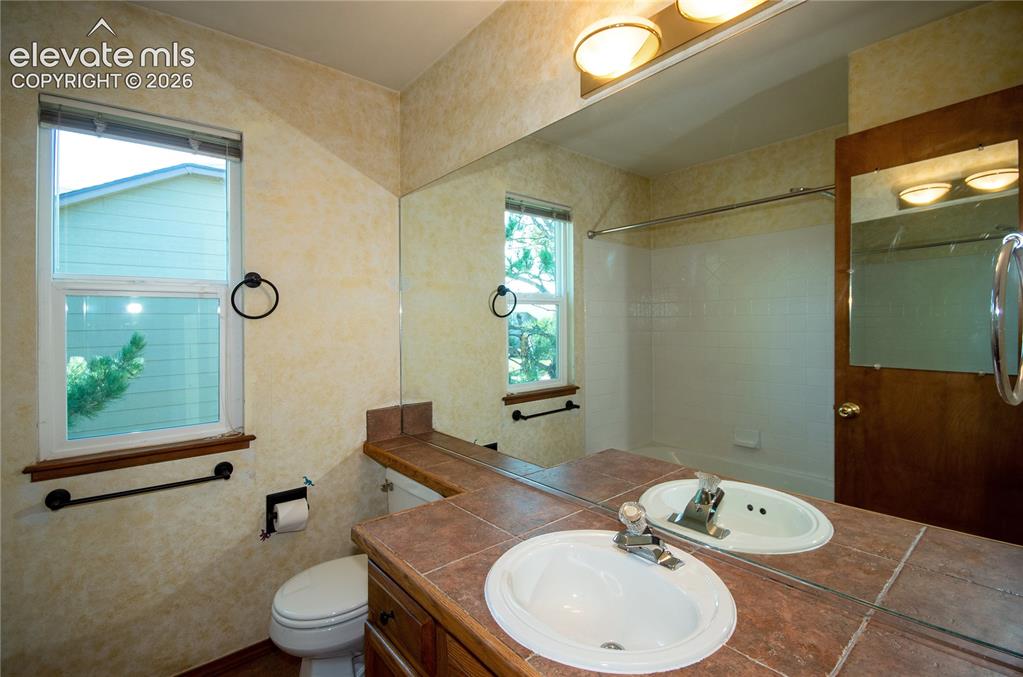 Image 19 of 45: Master Upstairs