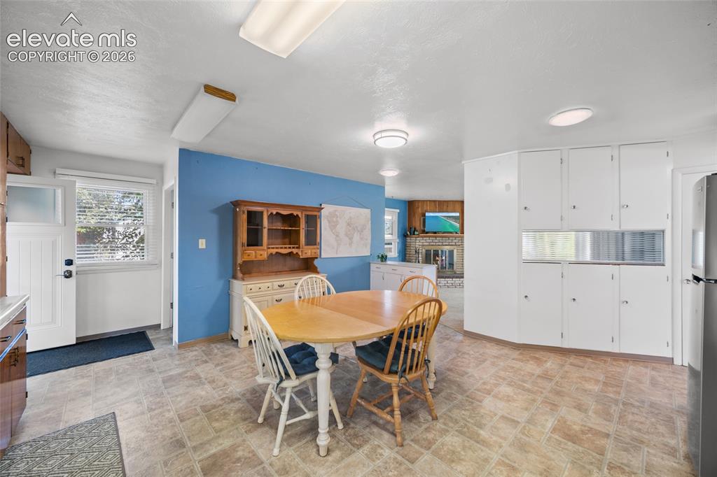 Image 11 of 41: Kitchen