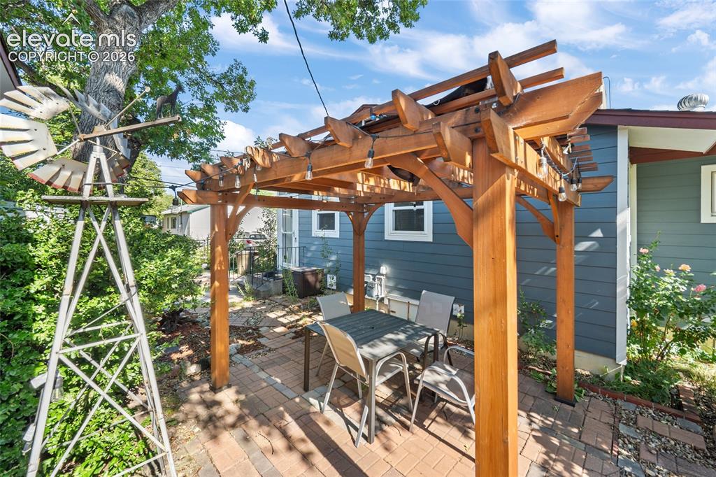 Image 27 of 41: Sitting area and Pergola