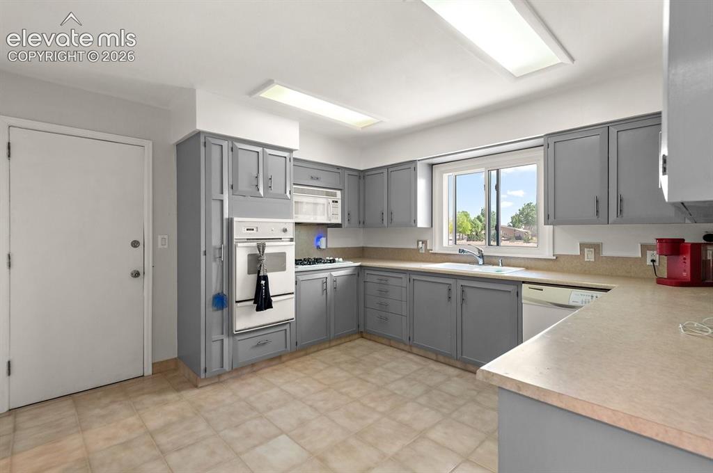 Image 12 of 31: To Attached Garage for easy Grocery unloading