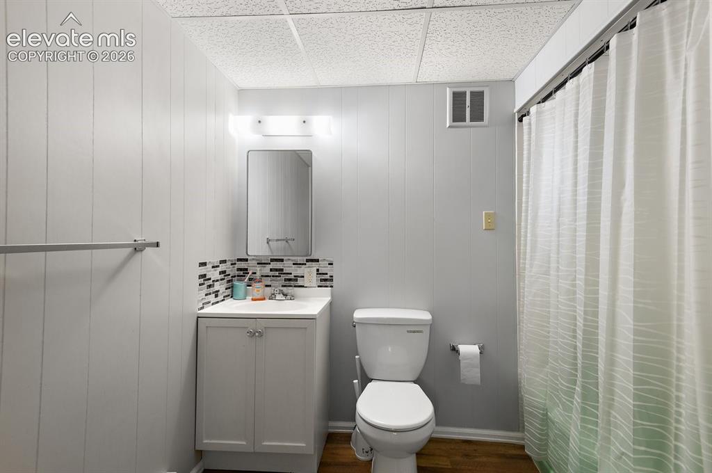 Image 26 of 31: Full Bath in Basement