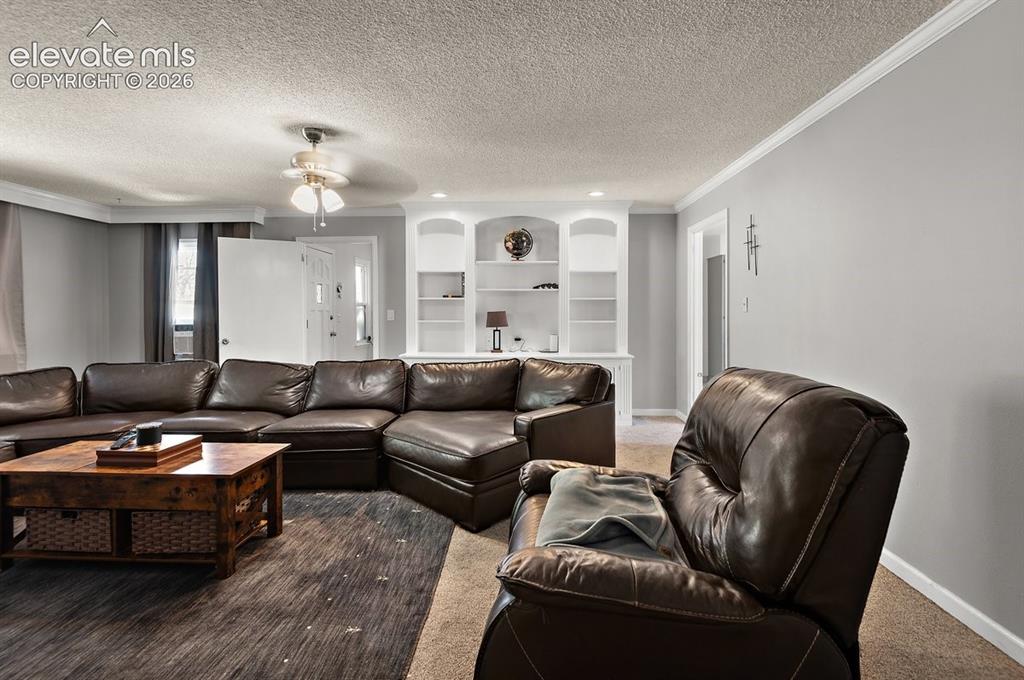 Image 6 of 31: Room for oversized furnishings