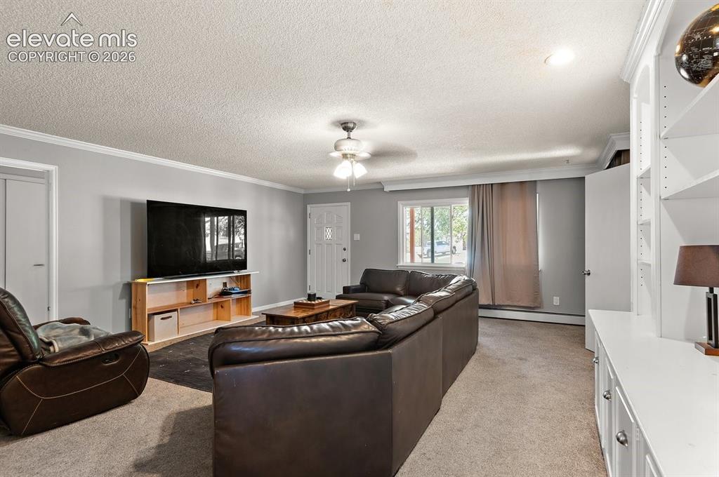 Image 8 of 31: Classy Built Ins