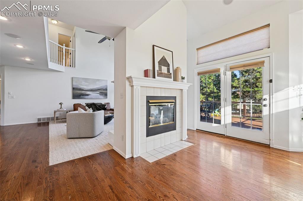 Image 14 of 50: Living Room