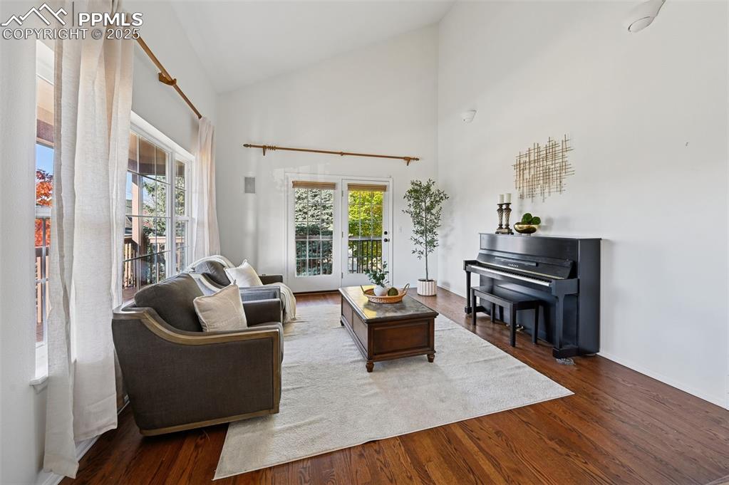 Image 15 of 50: Living Room