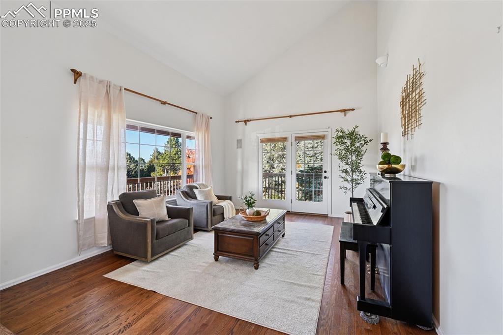 Image 16 of 50: Living Room