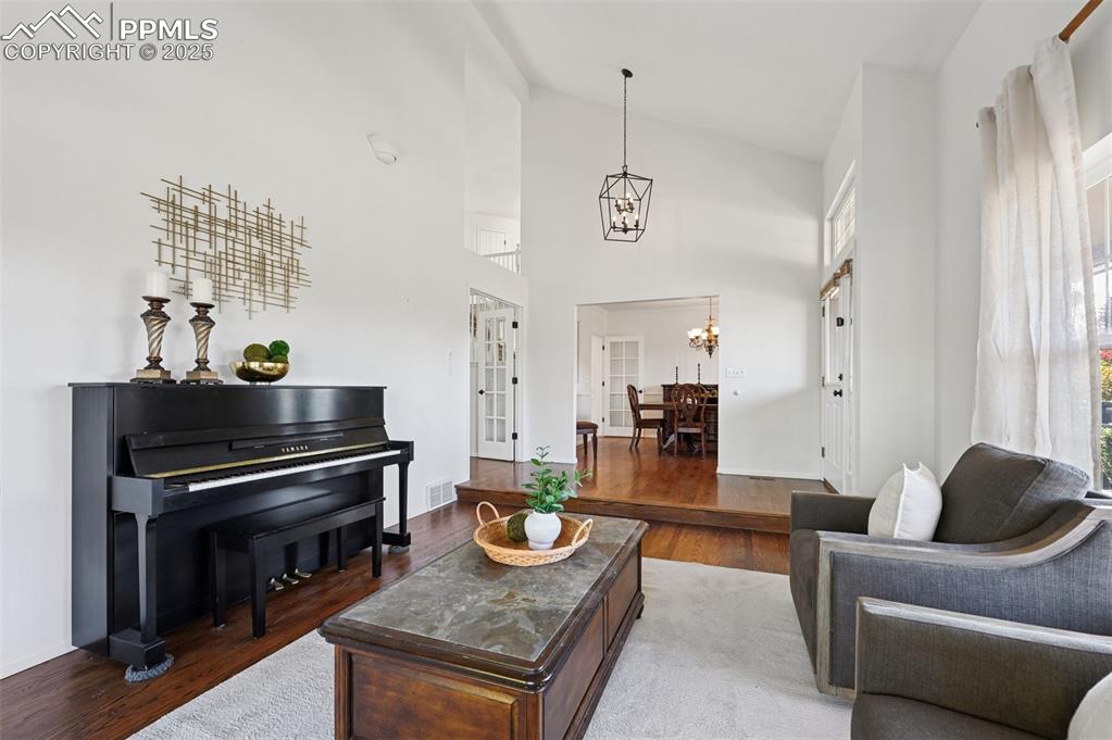 Image 27 of 50: Living Room