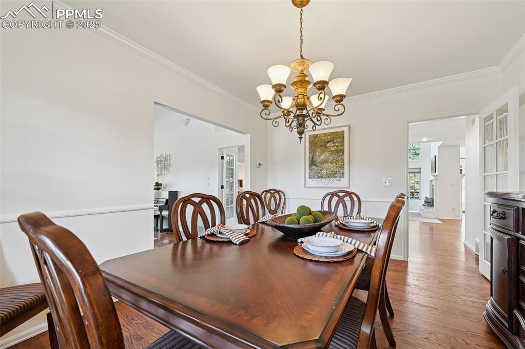 Image 29 of 50: Dining Area