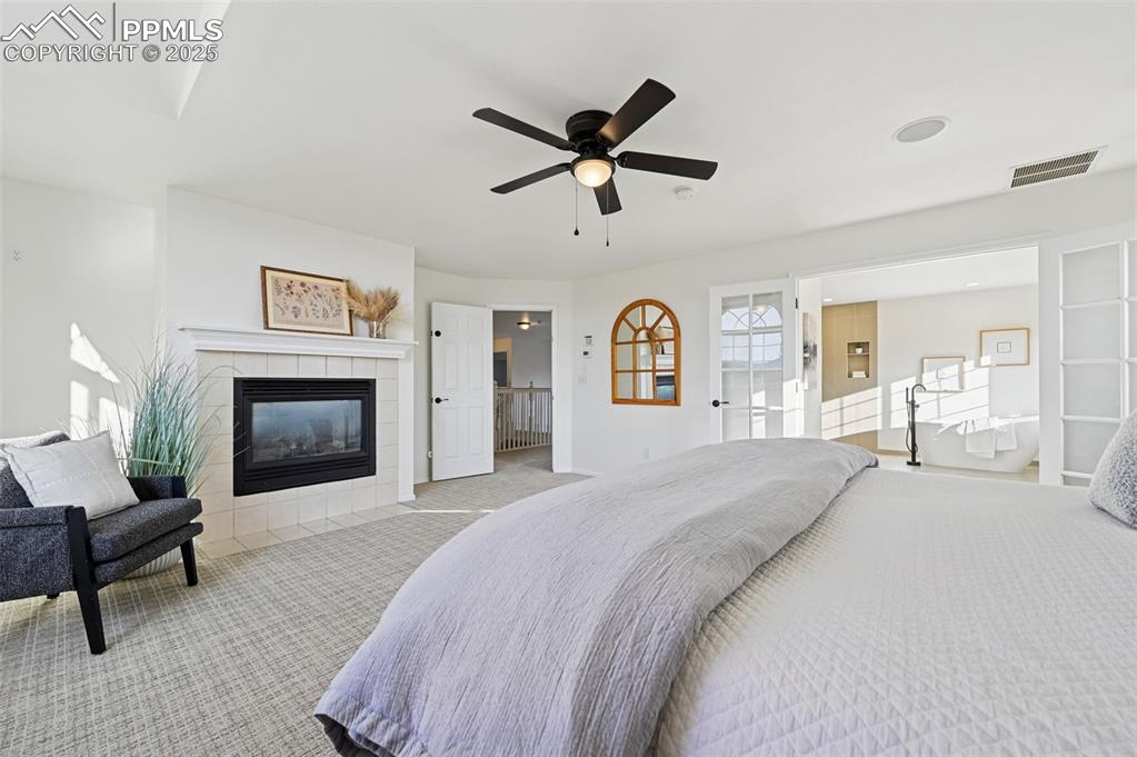 Image 36 of 50: Bedroom