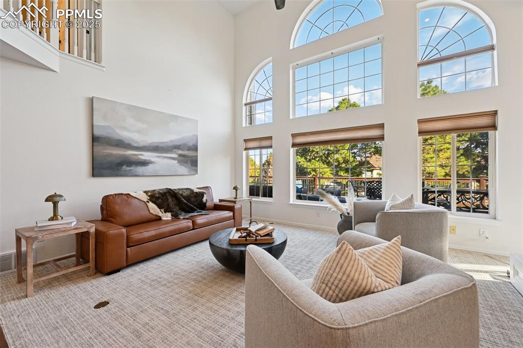 Image 4 of 50: Living Room