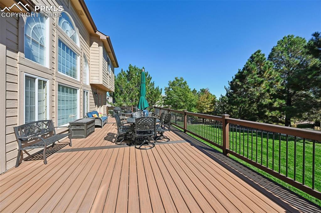 Image 44 of 50: Deck