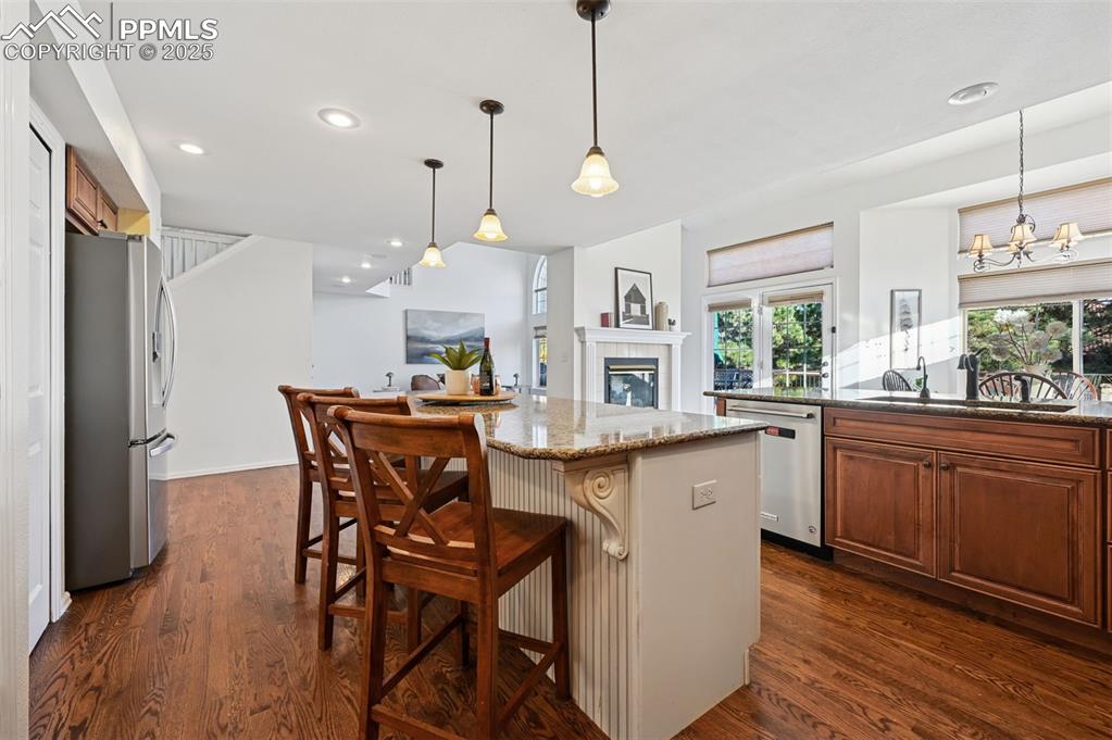 Image 9 of 50: Kitchen