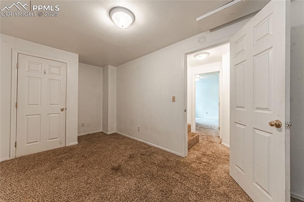 Image 18 of 24: Bedroom