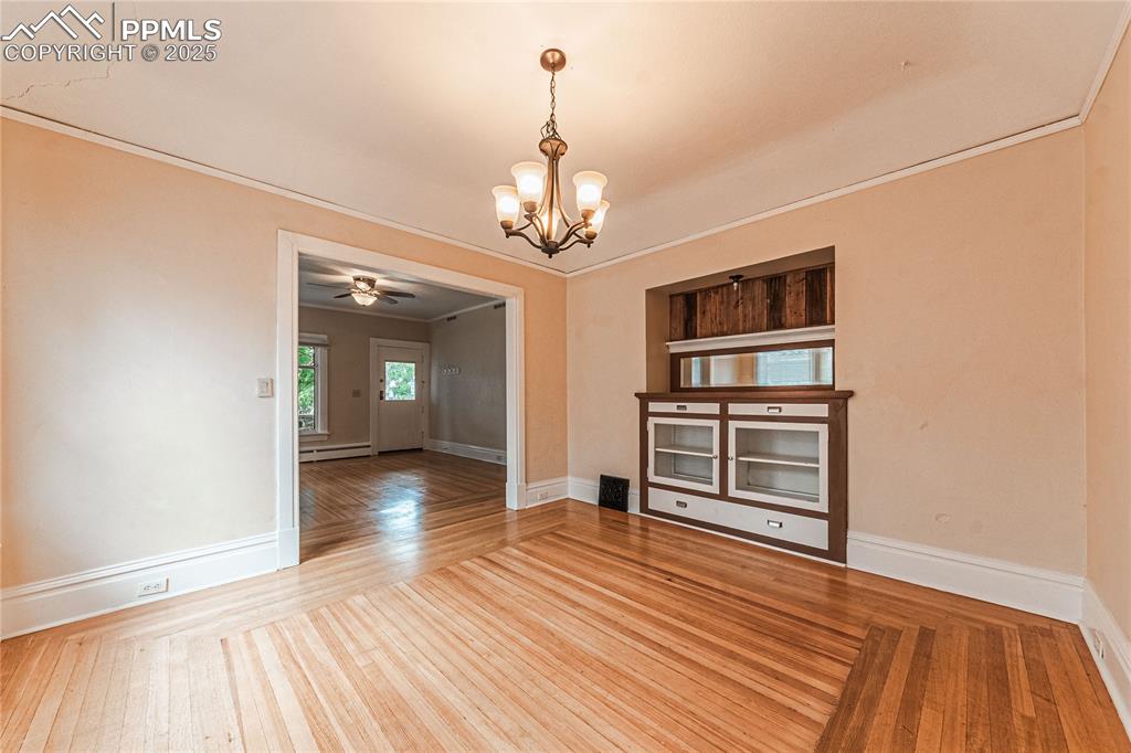 Image 8 of 24: Dining Area