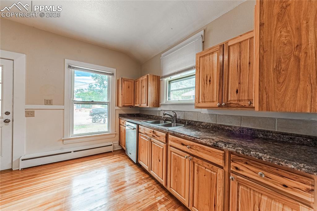 Image 9 of 24: Kitchen