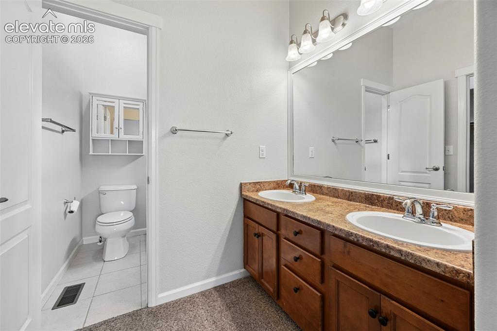 Image 19 of 37: Bathroom