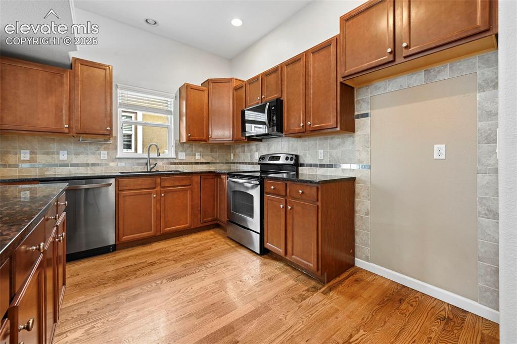 Image 9 of 37: Kitchen