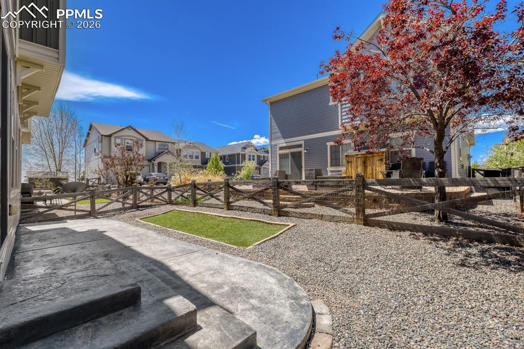 Image 12 of 37: Yard