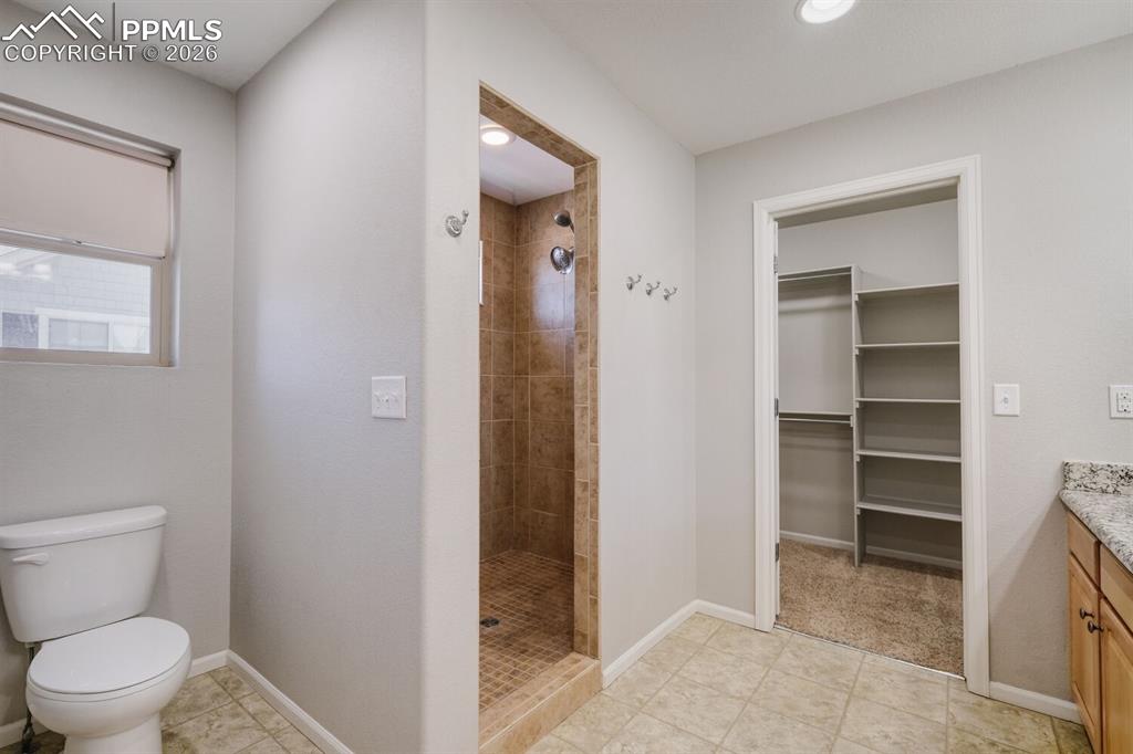 Image 18 of 37: Bathroom