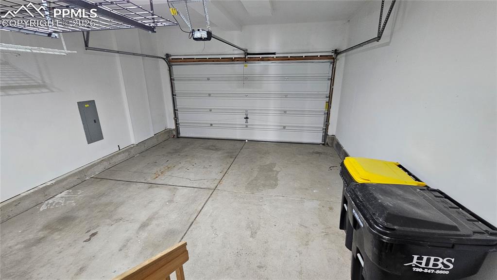 Image 30 of 37: Garage