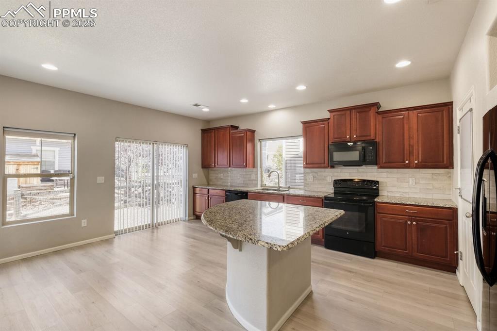 Image 7 of 37: Kitchen