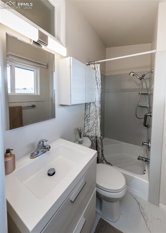 Image 22 of 50: Master Bathroom