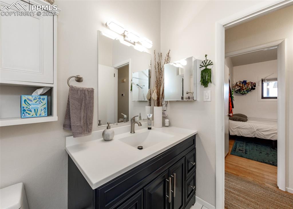 Image 25 of 50: Bathroom