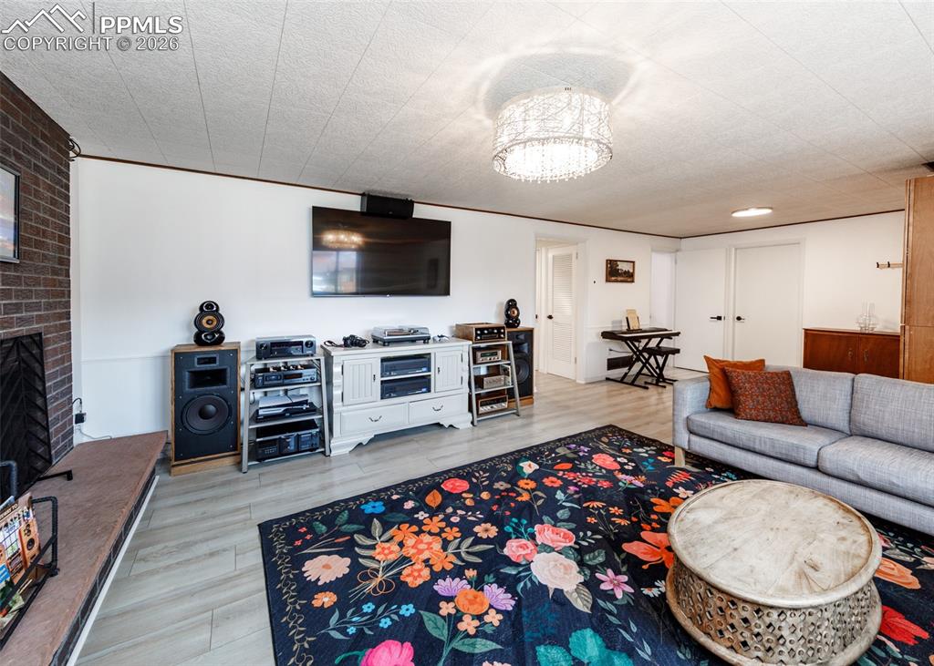 Image 30 of 50: Family Room