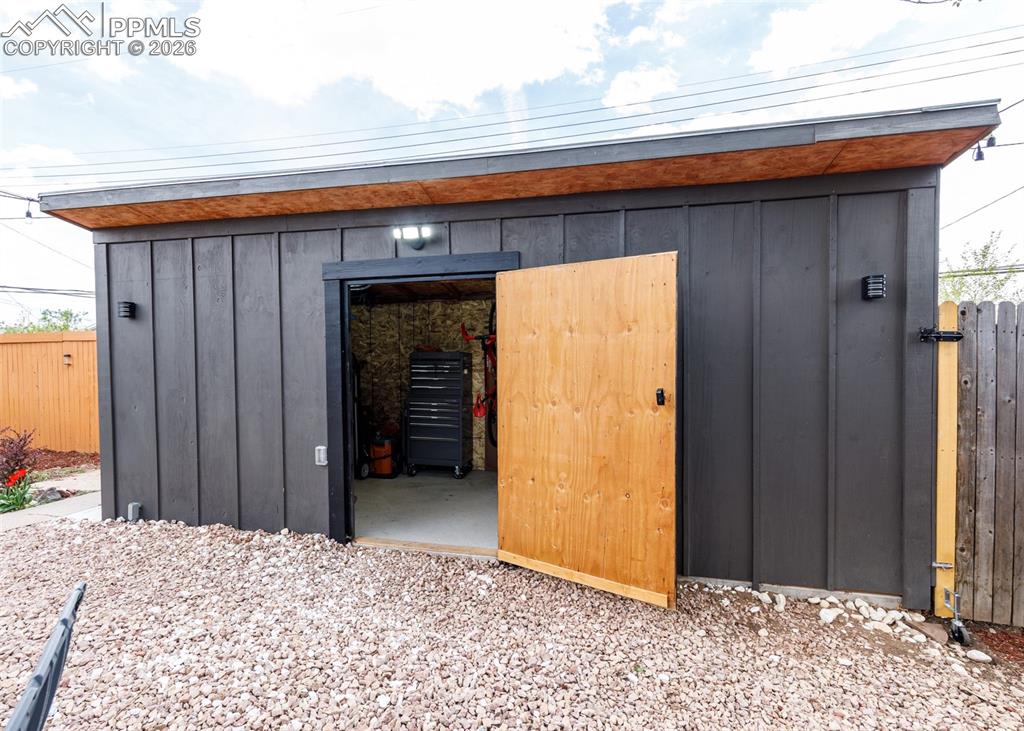 Image 41 of 50: Insulated and has electricity