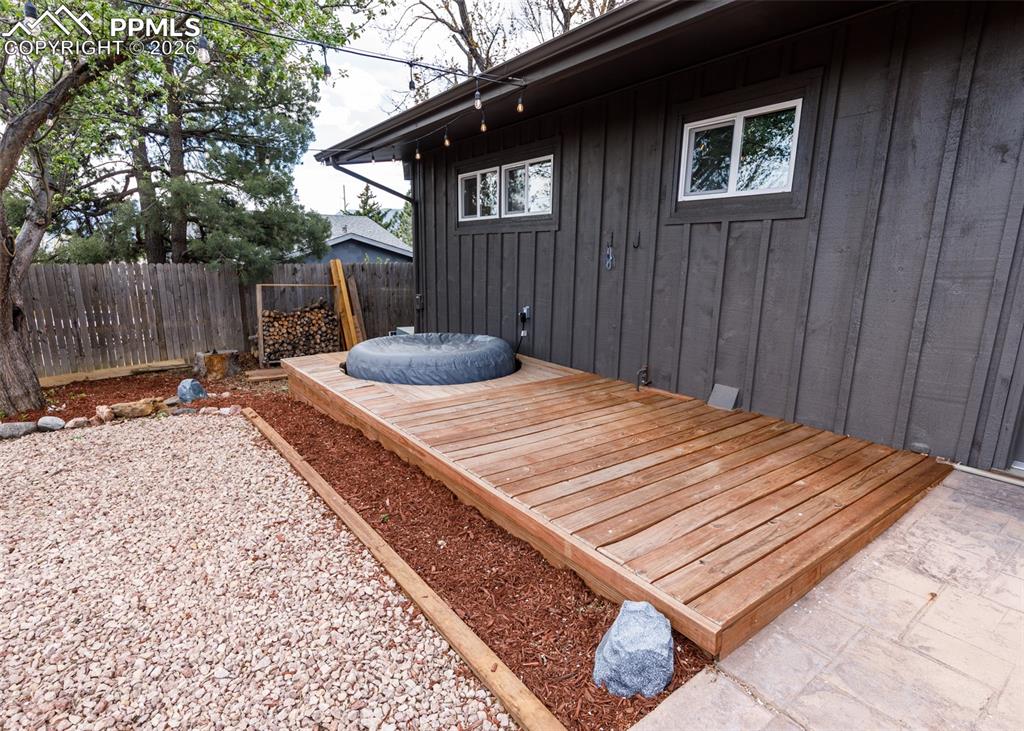 Image 42 of 50: Deck