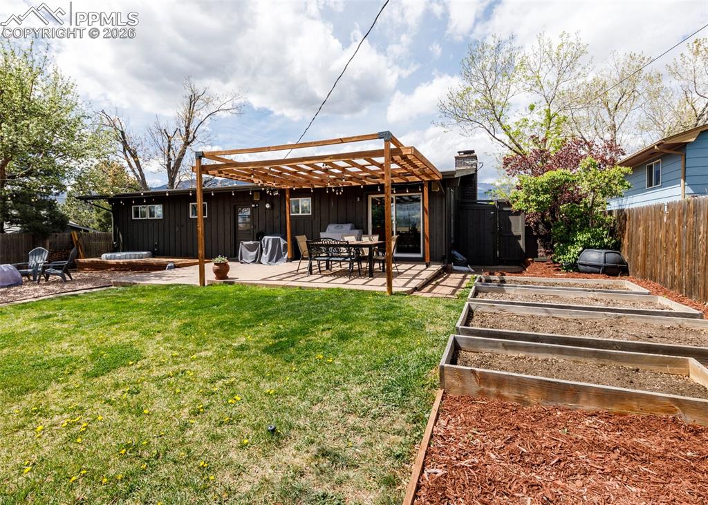 Image 44 of 50: Back of Structure