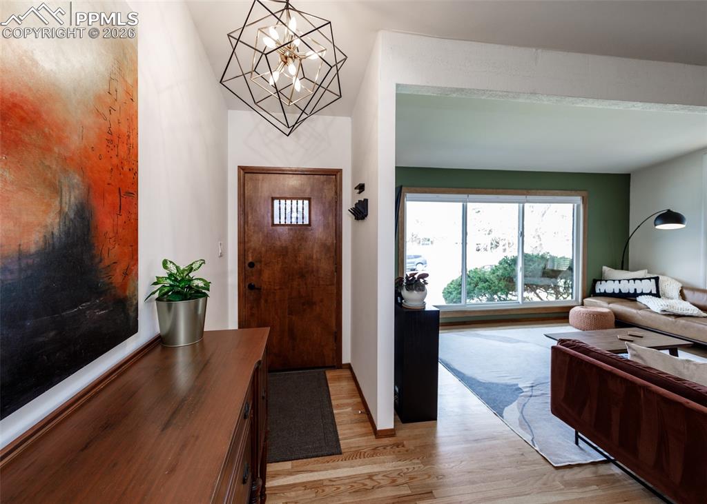 Image 5 of 50: Entry