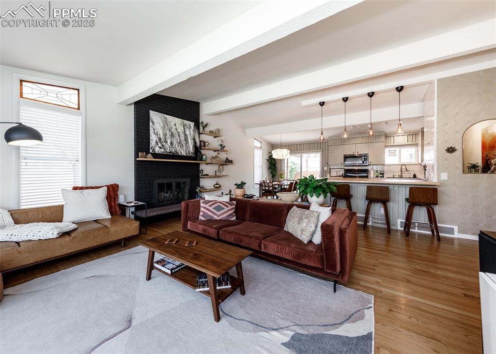 Image 6 of 50: Living Room