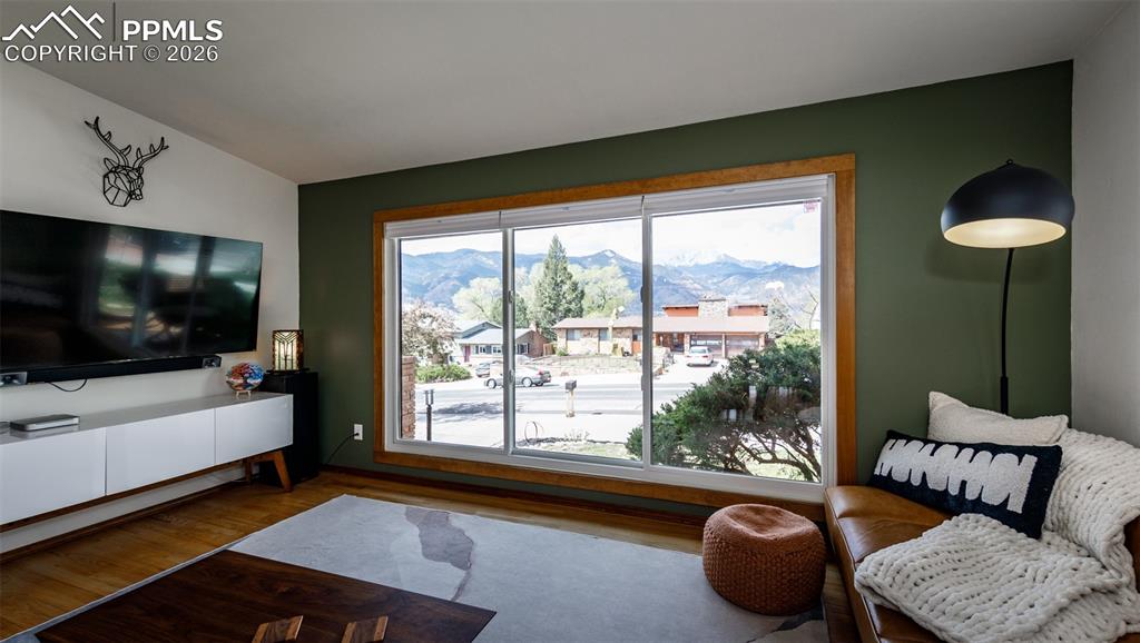 Image 9 of 50: Living Room