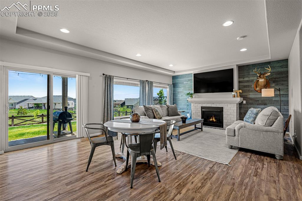 Image 11 of 50: Dining Area