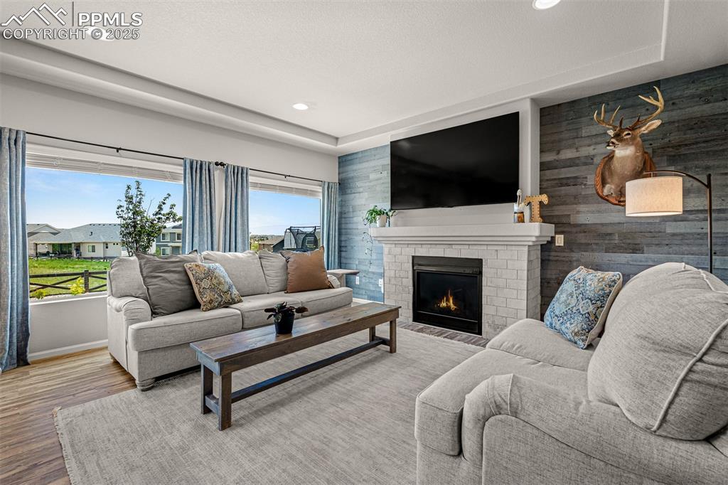 Image 17 of 50: Living Room