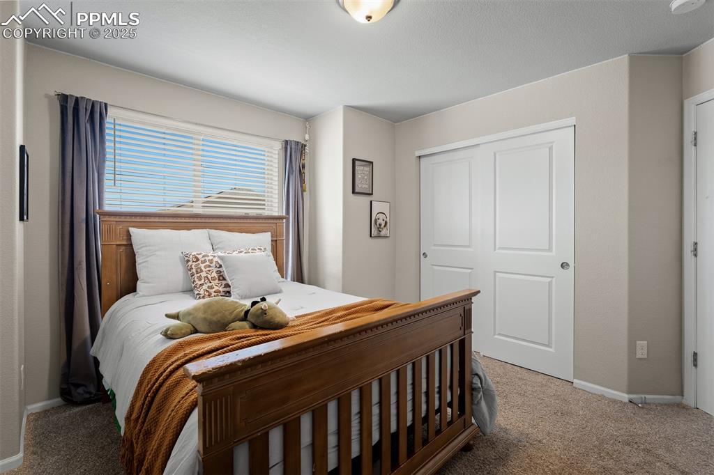 Image 26 of 50: Bedroom