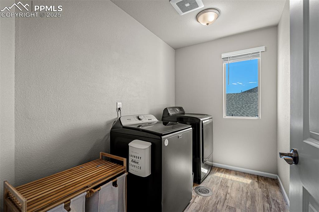 Image 33 of 50: Laundry