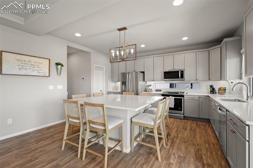 Image 9 of 50: Kitchen