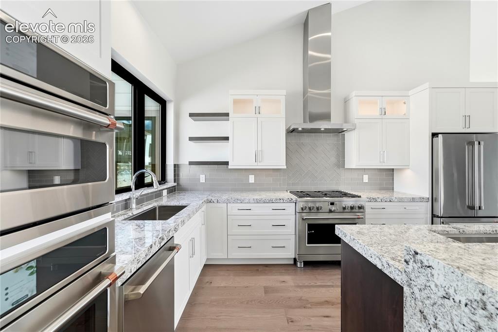 Image 11 of 48: Kitchen