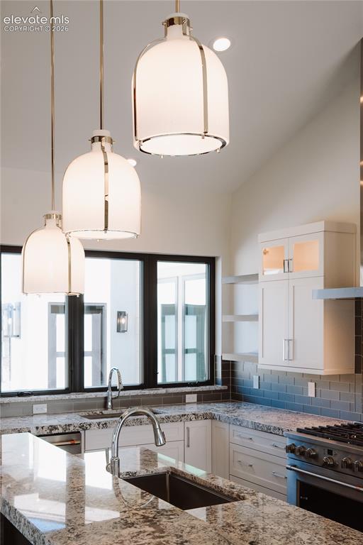 Image 13 of 48: Kitchen